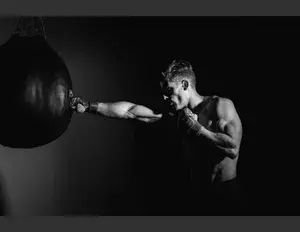 ¿Cuál es la familia léxica de la palabra golpe?