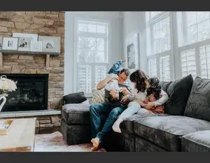 ¿Cuál es la familia léxica de la palabra hogar?