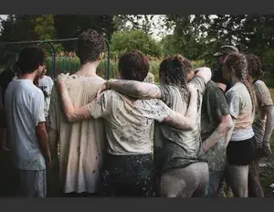 ¿Cuál es la familia léxica de la palabra joven?