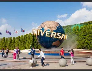 ¿Cuál es la familia léxica de la palabra universo?